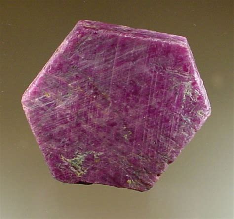 Corundum, Mineral Terkeras Kedua Setelah Berlian