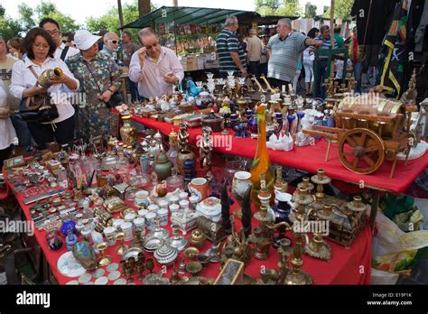 Bargain hunters at the El Rastro Flea Market in Madrid Stock Photo: 69665503 - Alamy