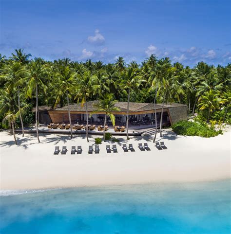 The St. Regis Maldives F&B – Hummingbird Travel