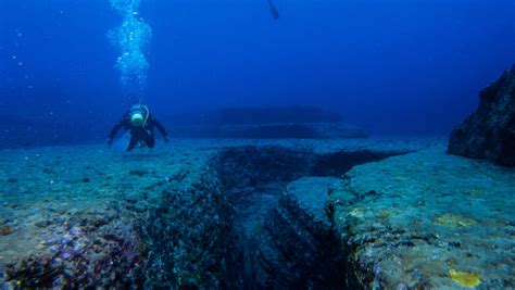 6 Underwater Monuments - Underwater360