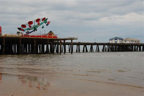 Clacton Pier (Clacton-on-Sea, 1871) | Structurae