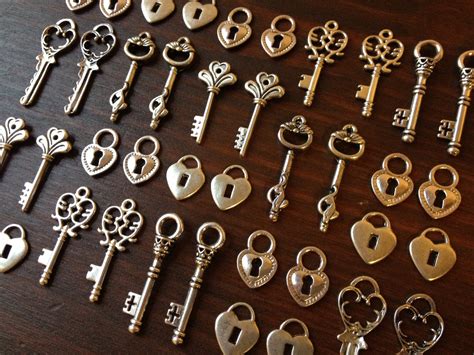 Lock & Key Skeleton Keys and Locks 20 x Antique Silver