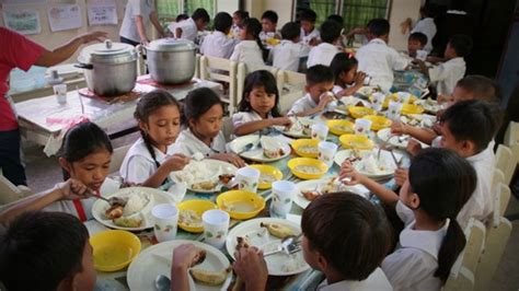 President Duterte Signs National Feeding Program For Public School Children