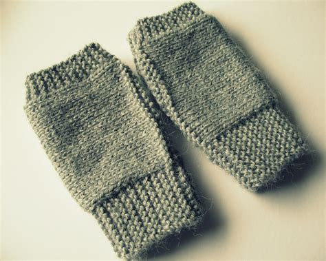 Easy Mitten Knitting Pattern For Beginners - Knitting Patterns