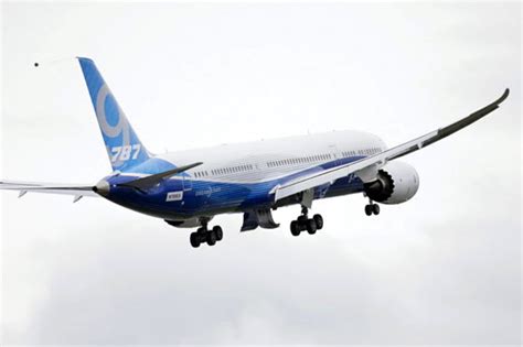 Boeing Dreamliner: After unexpected landing, Boeing makes changes ...