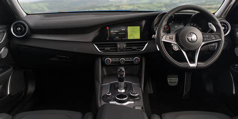 Alfa Romeo Giulia Interior & Infotainment | carwow