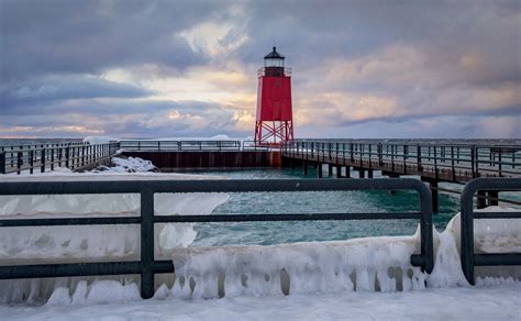 Charlevoix South Pier Light Station Light station in Charlevoix, Michigan in 2023 | Pier light ...