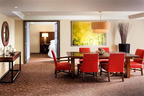 Le Centre Sheraton Montreal Hotel | Special Deals and Offers Book Now!