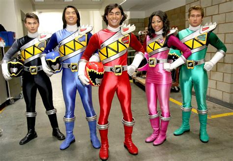 Cinehouse: POWER RANGERS DINO CHARGE. (2015/2016) REVIEW BY SANDRA HARRIS.