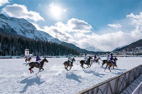 Snow Polo World Cup St. Moritz - Erster Spieltag geprägt von intensiver ...