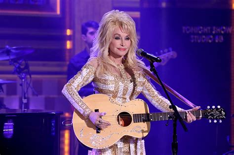 10 Style Lessons We Can Learn From Dolly Parton - FASHION Magazine