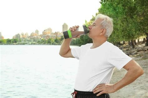 6 Best Protein Shakes For Seniors - RespectCareGivers