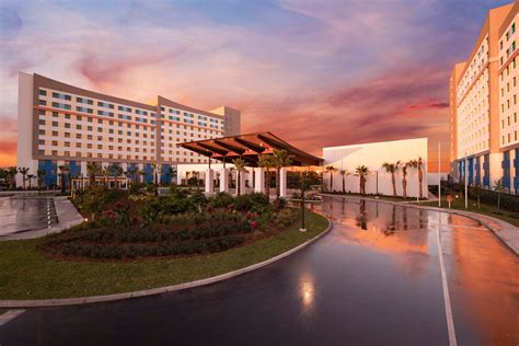 Universal's Endless Summer Resort - Dockside Inn and Suites Is Now Open | Chip and Company