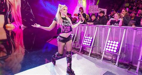 Alexa Bliss and 5 Dark-Horse Picks to Win the 2023 WWE Royal Rumble ...