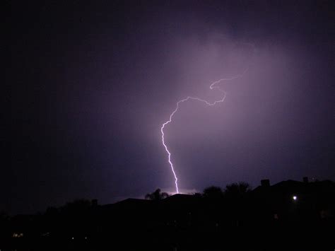 File:Lightning strike in Tampa Florida.jpg - Wikimedia Commons