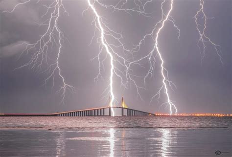 Incredible lightning show electrifies Sunshine Skyway Bridge, Florida - Strange Sounds