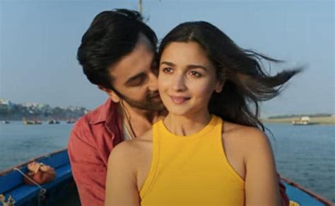 Brahmastra Song Kesariya: Alia Bhatt And Ranbir Kapoor Paint The Ghats ...