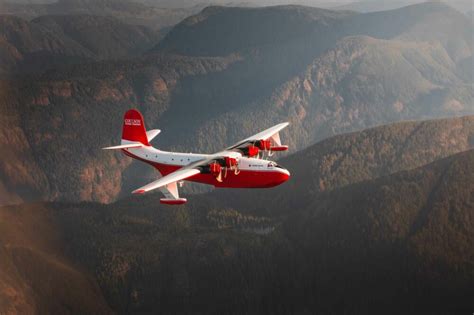 Martin 'Hawaii' Mars waterbomber makes final flight : : FLYER