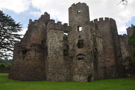 Laugharne - castle - Ancient and medieval architecture