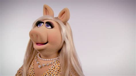 Muppet Thought of the Week ft. Miss Piggy | The Muppets - YouTube