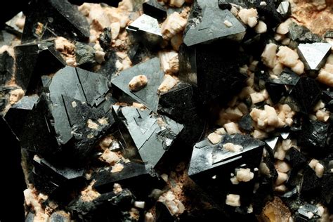 13 Black Rocks and Minerals with Breathtaking Pictures! (The Dark Side of Rockhounding)