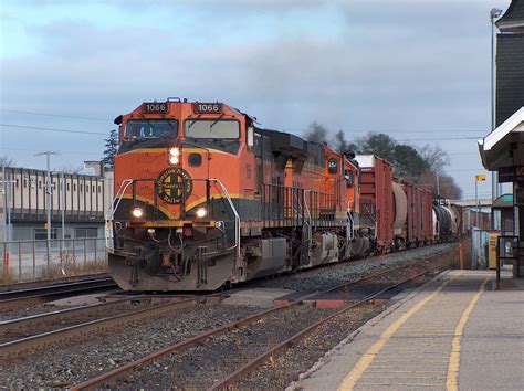 Railpictures.ca - Kevin Flood Photo: BNSF 1066 leads two other BNSF ...