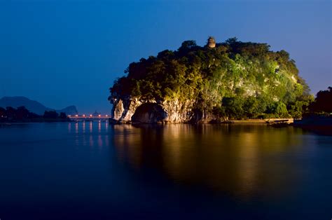 Elephant Trunk Hill - Asia, China - Momentary Awe | Travel photography blog