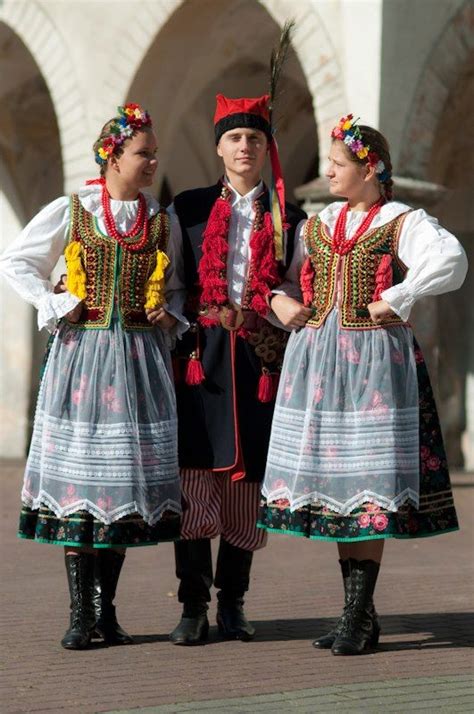 Folk costumes from Kraków, Poland [source]. Polish Clothing, Folk Clothing, Folklore, Costumes ...