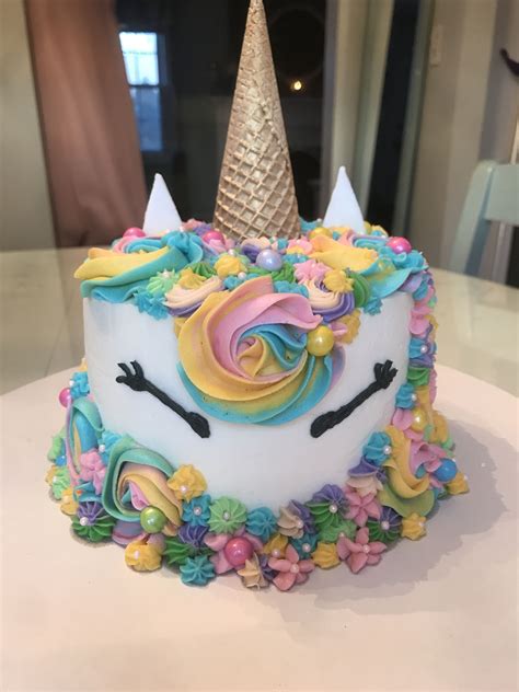 Mini Unicorn Cake by Juicy Cakes by Annie #juicycakesbyannie # ...