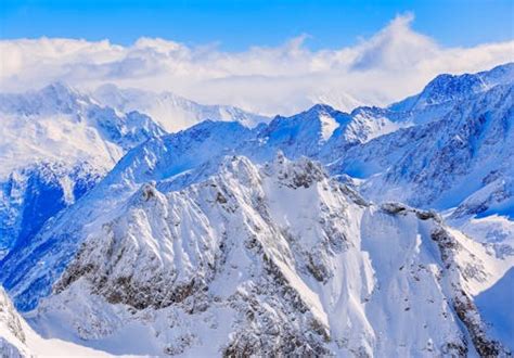 Snow Covered Mountain With Mist · Free Stock Photo