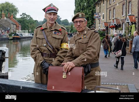 Polish Army Colonel in Rogatywka showing Polish coat of arms (left Stock Photo: 60480562 - Alamy