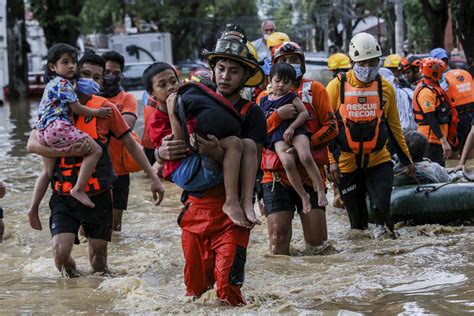 Typhoon Vamco wreaks havoc in the Philippines - OMNI