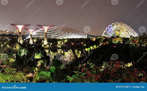 Gardens by the Bay at Night Stock Image - Image of light, attraction: 27911587