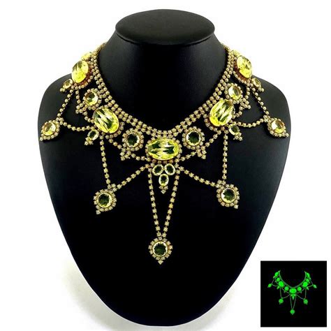 Art Deco Vaseline Uranium Glass Vintage Necklace - ArtDeco1930.com