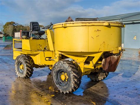 Mobile hydraulic pan mixer converted from a 3 tonne dumper