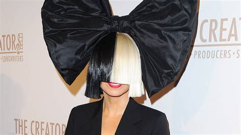 Singer Sia became mother of adopted son - Teller Report