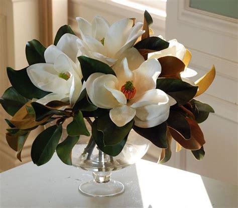 table arrangements using magnolia | Wedding Decor & More | Pinterest