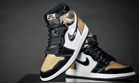 Tênis de Basquete - Air Jordan 1 High Gold Toe - STREETBALL