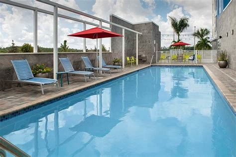 Home2 Suites by Hilton Fort Myers Airport Pool: Pictures & Reviews ...