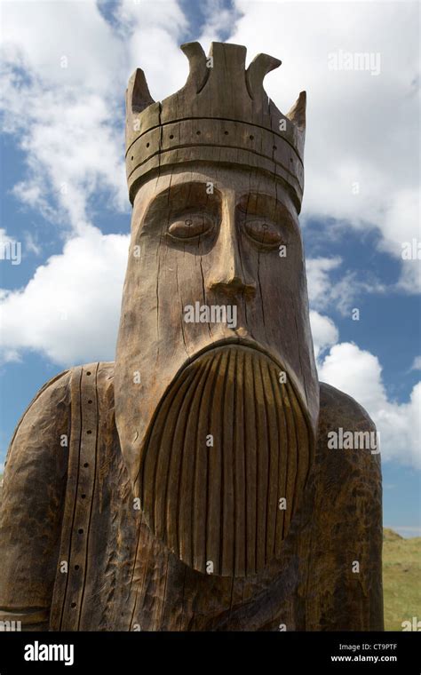 Isle of Lewis, Scotland. Wood carving of the ‘Lewis Chessmen’ at Uig beach (Traigh Uuige) on the ...