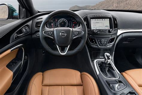 The interior of the first generation Opel Insignia - Changing Lanes