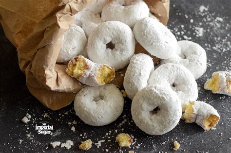 Mini Powdered Sugar Doughnuts | Dixie Crystals