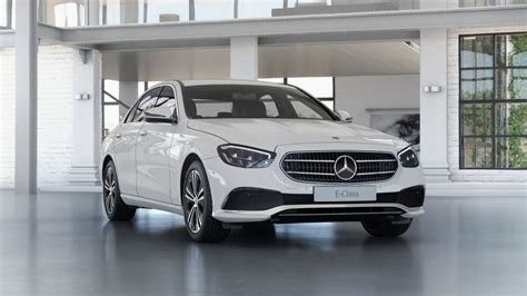 Mercedes E300 AMG 2024: Giá lăn bánh và khuyến mãi T10/2024