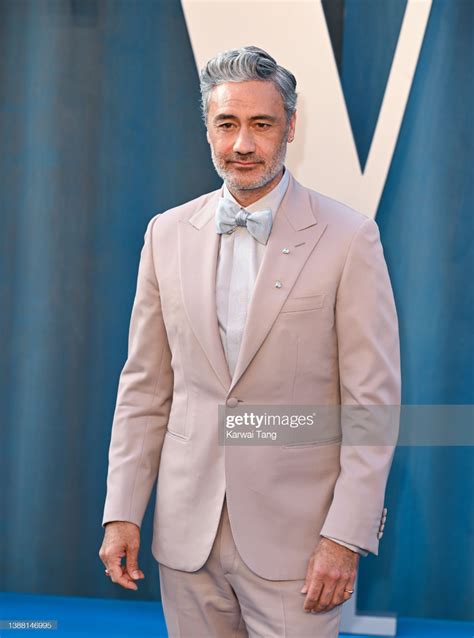 Taika Waititi attends the 2022 Vanity Fair Oscar Party Hosted By ...