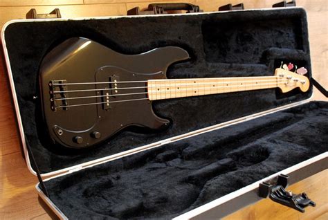 Roger Waters Fender Precision Bass Review