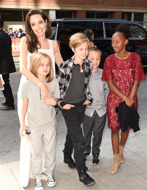 Angelina Jolie Biological Kids / Where Brad Pitt And Angelina Jolie S Kids Are Today Simplemost ...