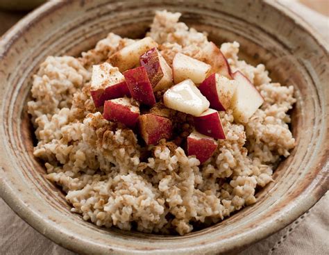 Raw Vegan Oatmeal Breakfast Recipe with Cinnamon and Apples