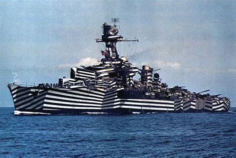 The zebra-striped French light cruiser Gloire | Dazzle camouflage ...