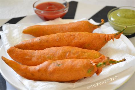 Stuffed Milagai Bajji / Mirchi Bajji / Stuffed Mirchi Fritters