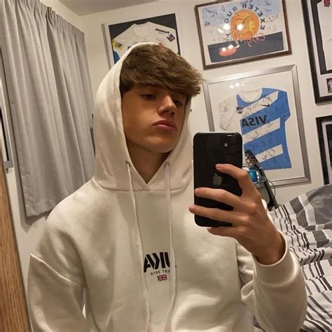 Pin by Ana mr on here at last | Boy bands, Tommy, Corbyn besson